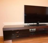 Porta TV come elemento decorativo e pratico spazio contenitivo: scegliere il modello giusto